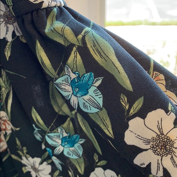 A semi short dress - Picture 2 of 2